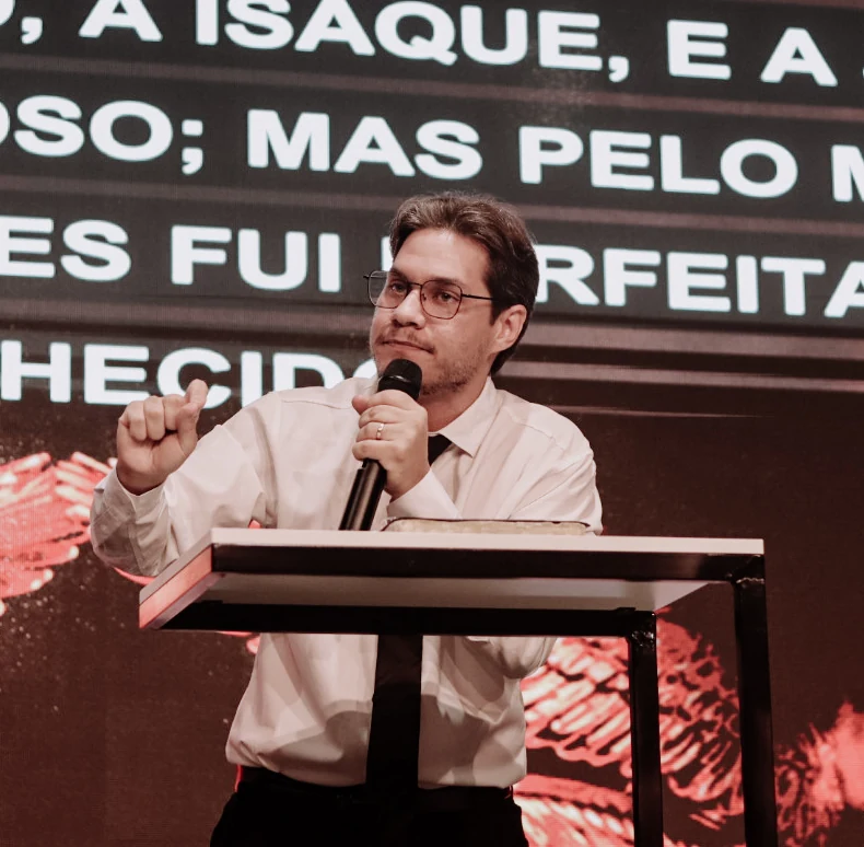 Pr. Fernando Marques pregando